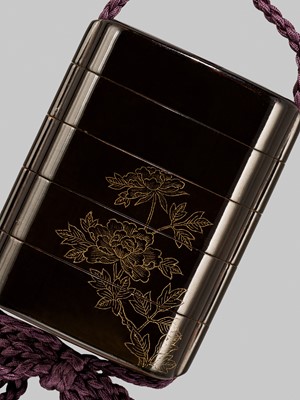 Lot 7 - YOZEI: A FOUR-CASE TSUISHU-INLAID LACQUER INRO DEPICTING SHISHI AND PEONY