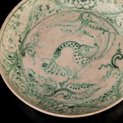Lot 174 - A BURMESE GREEN AND WHITE-GLAZED POTTERY BOWL WITH CRANE AND CARP, MON TRIBE
