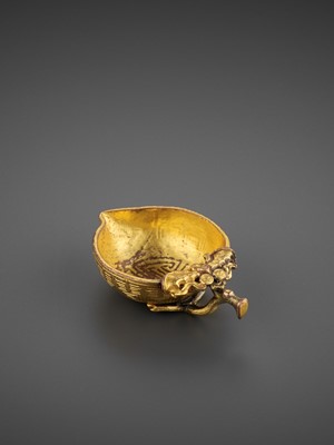 Lot 443 - A GILT BRONZE ‘PEACH AND BAT’ WASHER, QIANLONG