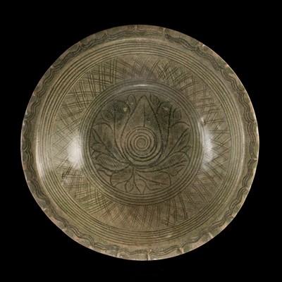 Lot 144 - A SAWANKHALOK CELADON GLAZED STONEWARE BOWL