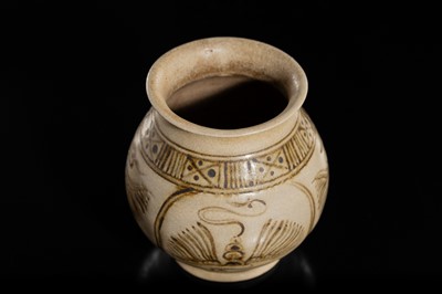 A SMALL, BROWN-GLAZED LAN NA STYLE ‘MYTHICAL BIRDS’ VASE