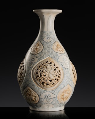 Lot 178 - A RETICULATED BLUE AND WHITE STONEWARE ‘PARROT’ VASE, LÊ DYNASTY