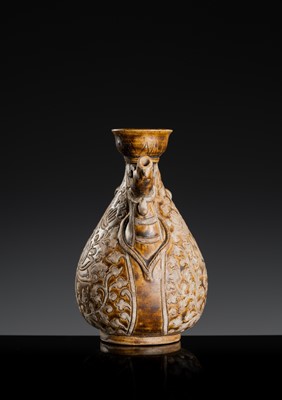 A SAWANKHALOK BROWN-GLAZED STONEWARE DRAGON EWER, 17TH–18TH CENTURY