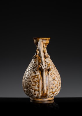 A SAWANKHALOK BROWN-GLAZED STONEWARE DRAGON EWER, 17TH–18TH CENTURY