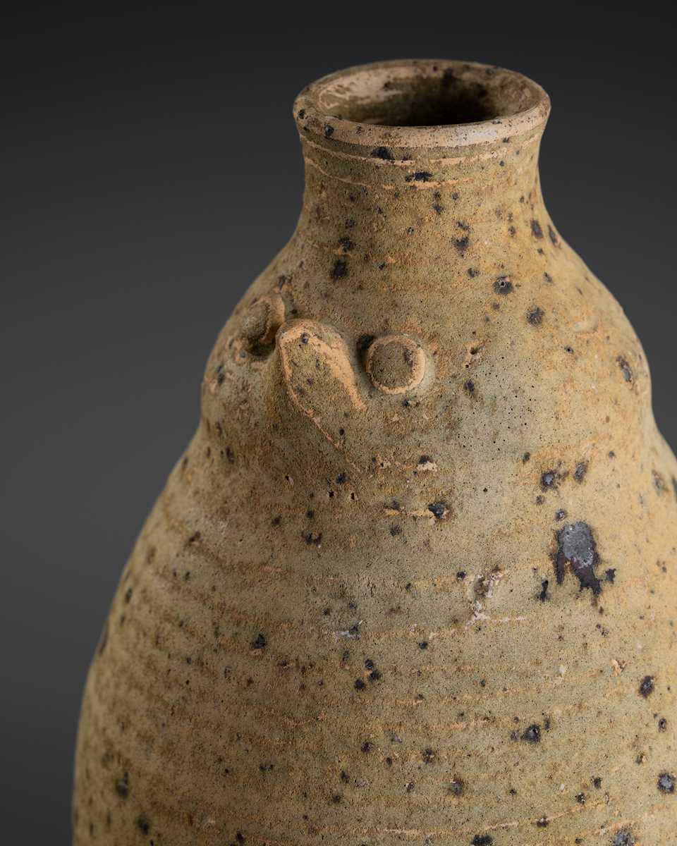 A YELLOWISH-GREEN GLAZED STONEWARE ‘BIRD’ LIME POT, ANGKOR PERIOD