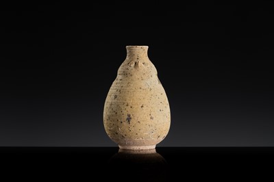 A YELLOWISH-GREEN GLAZED STONEWARE ‘BIRD’ LIME POT, ANGKOR PERIOD