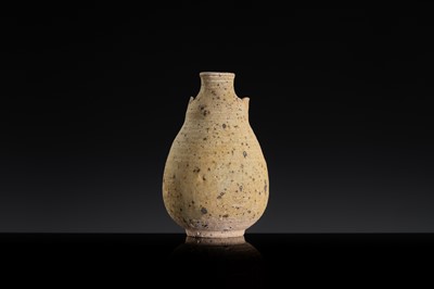 A YELLOWISH-GREEN GLAZED STONEWARE ‘BIRD’ LIME POT, ANGKOR PERIOD