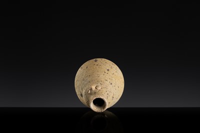 A YELLOWISH-GREEN GLAZED STONEWARE ‘BIRD’ LIME POT, ANGKOR PERIOD