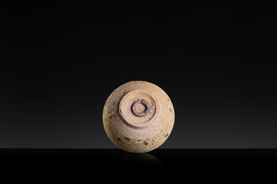 A YELLOWISH-GREEN GLAZED STONEWARE ‘BIRD’ LIME POT, ANGKOR PERIOD