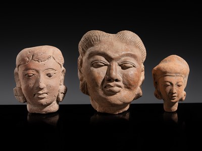 Lot 183 - A GROUP LOT WITH THREE MAJAPAHIT TERRACOTTA HEADS OF WOMEN