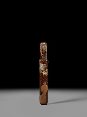 Lot 59 - IKEDA TAISHIN: A SUPERB WOVEN AND LACQUERED RATTAN KISERUZUTSU WITH A HYOTAN AND MAPLE LEAVES