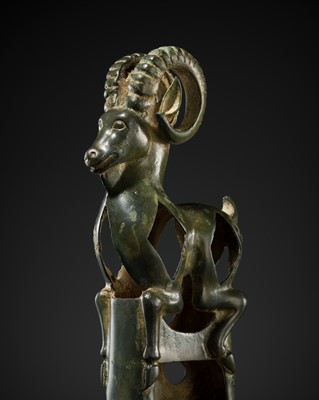 Lot 118 - AN ‘IBEX’ BRONZE FINIAL, SOUTHERN SIBERIA, 6TH – 5TH CENTURY BC