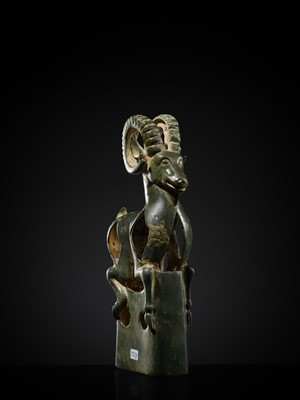 Lot 118 - AN ‘IBEX’ BRONZE FINIAL, SOUTHERN SIBERIA, 6TH – 5TH CENTURY BC