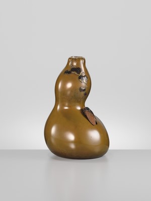 Lot 31 - KITAGAWA HOKUSEN I: A MAGNIFICENT AND RARE ‘HATCHING CICADA’ DOUBLE-GOURD BRONZE VASE, DATED 1922