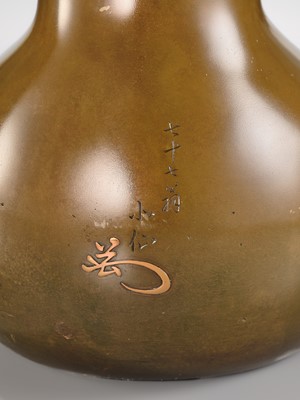 Lot 31 - KITAGAWA HOKUSEN I: A MAGNIFICENT AND RARE ‘HATCHING CICADA’ DOUBLE-GOURD BRONZE VASE, DATED 1922