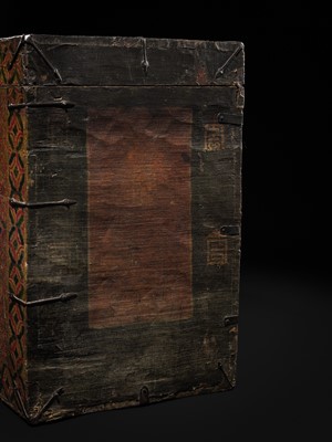 A GILT AND LACQUERED ‘DRAGON’ CHEST, TIBET, 18TH-19TH CENTURY