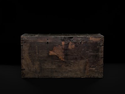 A GILT AND LACQUERED ‘DRAGON’ CHEST, TIBET, 18TH-19TH CENTURY