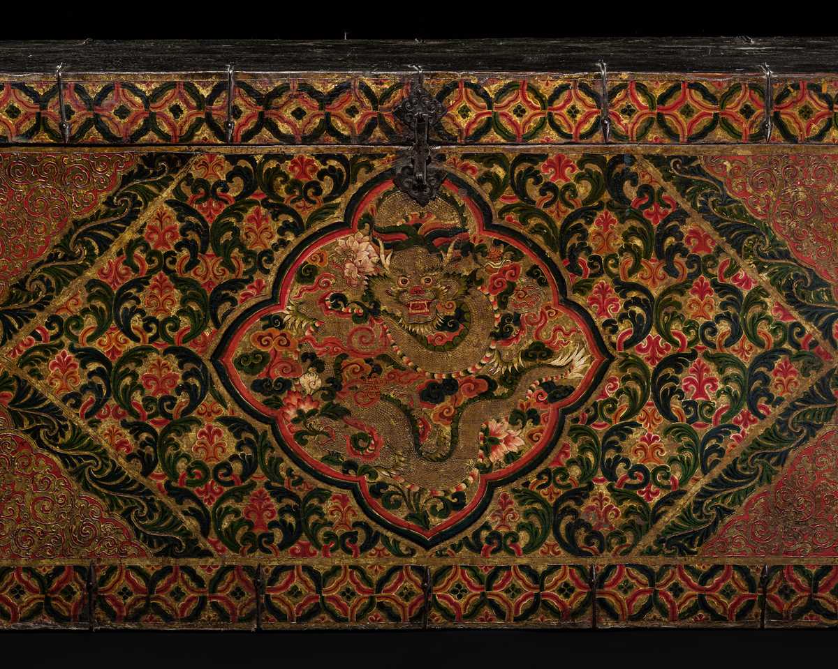 A GILT AND LACQUERED ‘DRAGON’ CHEST, TIBET, 18TH-19TH CENTURY