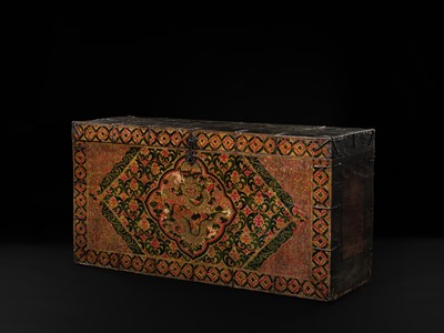 A GILT AND LACQUERED ‘DRAGON’ CHEST, TIBET, 18TH-19TH CENTURY
