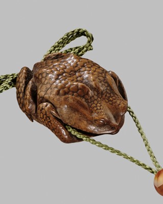 Lot 52 - GYOKUSEKI: A RARE WOOD SINGLE-CASE INRO OF A TOAD