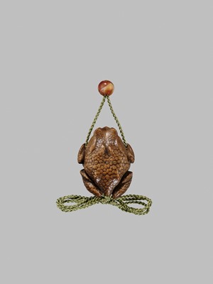 Lot 52 - GYOKUSEKI: A RARE WOOD SINGLE-CASE INRO OF A TOAD