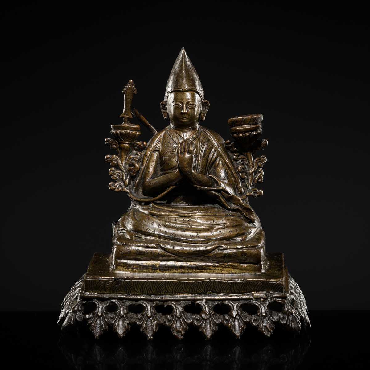 A BRONZE FIGURE OF TSONGKHAPA, TIBET, 18TH-19TH CENTURY