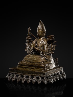 A BRONZE FIGURE OF TSONGKHAPA, TIBET, 18TH-19TH CENTURY