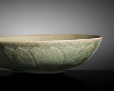 Lot 222 - A FINE CELADON STONEWARE ‘LOTUS’ BOWL, GORYEO DYNASTY