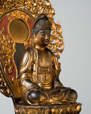 Lot 178 - A GILT-LACQUERED WOOD FIGURE OF A SEATED KANNON BOSATSU, EDO PERIOD
