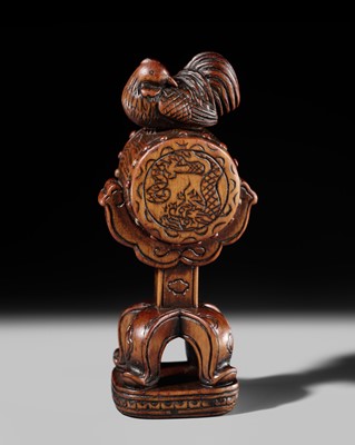 Lot 185 - A LARGE WOOD INGYO (SEAL) NETSUKE OF A COCKEREL ON A WAR DRUM, STYLE OF TAMETAKA