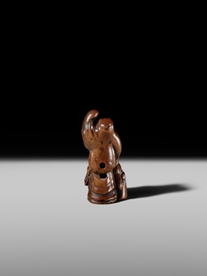 Lot 241 - GYOKUSEN TOMOCHIKA: A WOOD NETSUKE OF LADY TOKIWA GOZEN PROTECTING HER CHILDREN
