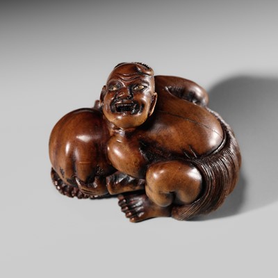 Lot 493 - A FINE EDO SCHOOL WOOD NETSUKE OF ARIOMARU STRUGGLING WITH AN OCTOPUS