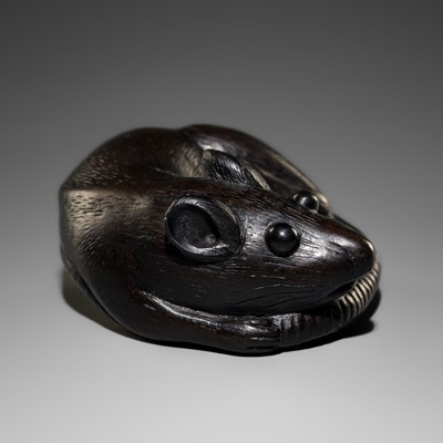 Lot 327 - A LARGE KYOTO SCHOOL EBONY WOOD NETSUKE OF A RAT