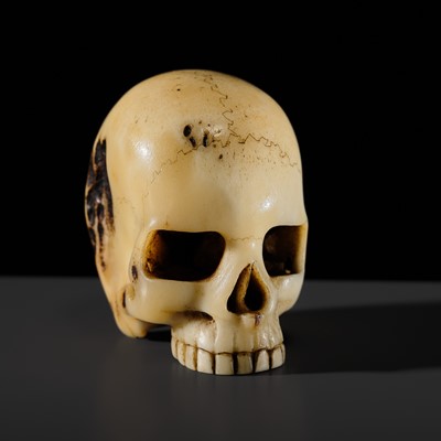 Lot 299 - A FINE ANTLER NETSUKE OF A SKULL
