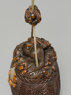 Lot 64 - A SUPERB WOOD ‘RATS AND FRUITS’ SAGEMONO SET, ATTRIBUTED TO KAIGYOKUDO MASATERU