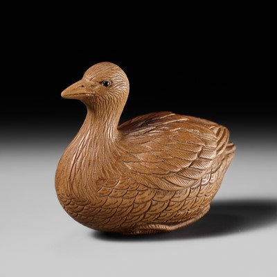Lot 266 - HOJITSU: A VERY FINE WOOD NETSUKE OF A WATERFOWL