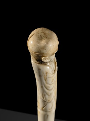 Lot 314 - A SUPERB ANTLER CANE HANDLE OR SASHI NETSUKE A BLIND MAN