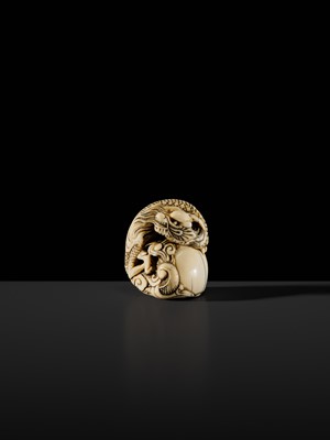 Lot 114 - A POWERFUL KYOTO SCHOOL IVORY NETSUKE OF A DRAGON AND TAMA PEARL