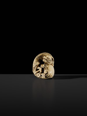 Lot 114 - A POWERFUL KYOTO SCHOOL IVORY NETSUKE OF A DRAGON AND TAMA PEARL