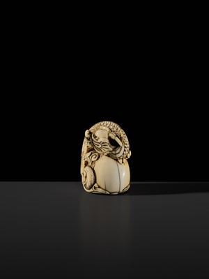 Lot 114 - A POWERFUL KYOTO SCHOOL IVORY NETSUKE OF A DRAGON AND TAMA PEARL