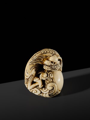 Lot 114 - A POWERFUL KYOTO SCHOOL IVORY NETSUKE OF A DRAGON AND TAMA PEARL