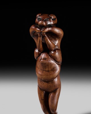 Lot 85 - A RARE AND AMUSING WOOD NETSUKE OF TWO TANUKI