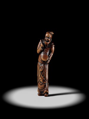 Lot 84 - A TALL AND SUPERB WOOD NETSUKE OF A CHINESE DRUMMER