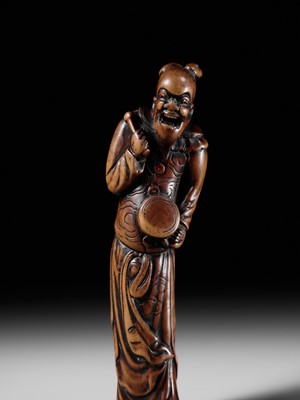 Lot 84 - A TALL AND SUPERB WOOD NETSUKE OF A CHINESE DRUMMER