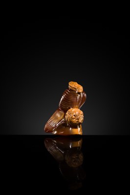 A FINE AGATE ‘NUTS AND JUJUBE' PENDANT, QING DYNASTY, 19TH CENTURY