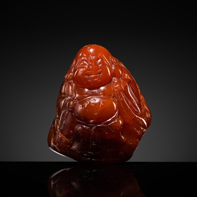 Lot 115 - A FINE CARVED AMBER PENDANT OF BUDAI, LATE QING DYNASTY