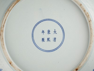 Lot 194 - A BLUE AND WHITE ‘BESTOWING THE EDICT’ CHARGER, KANGXI MARK AND PERIOD