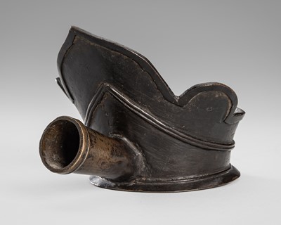 Lot 795 - A BRONZE SILK IRON, LATE QING DYNASTY