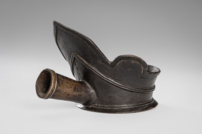 A BRONZE SILK IRON, LATE QING DYNASTY