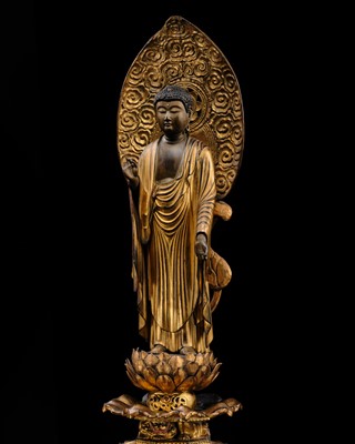 Lot 164 - A GILT-LACQUERED WOOD FIGURE OF AMIDA NYORAI, KAMAKURA PERIOD